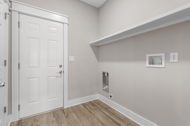 Building Photo - 5 Romana Ln