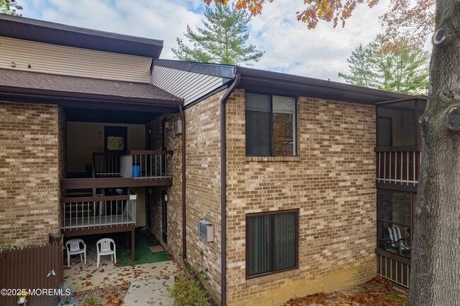 Building Photo - 177 Amberly Dr