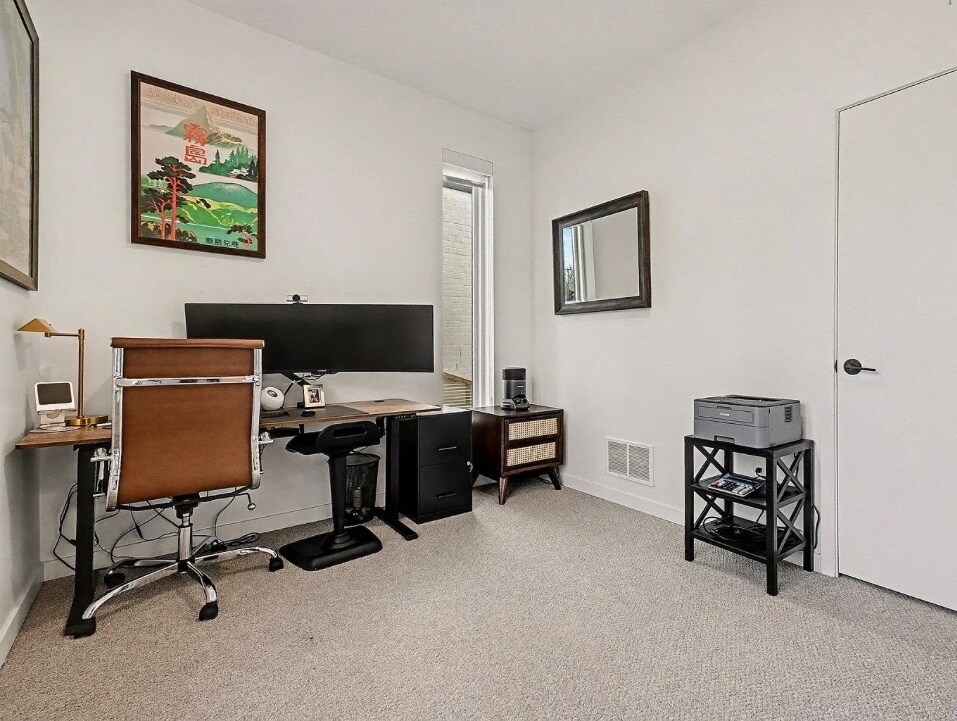 Building Photo - 5302 Elmwood Plz