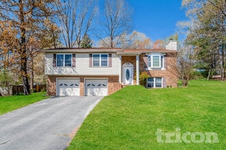 Building Photo - 1350 Redwood Cir