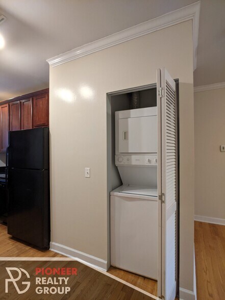 Building Photo - 3248 N Clifton Ave