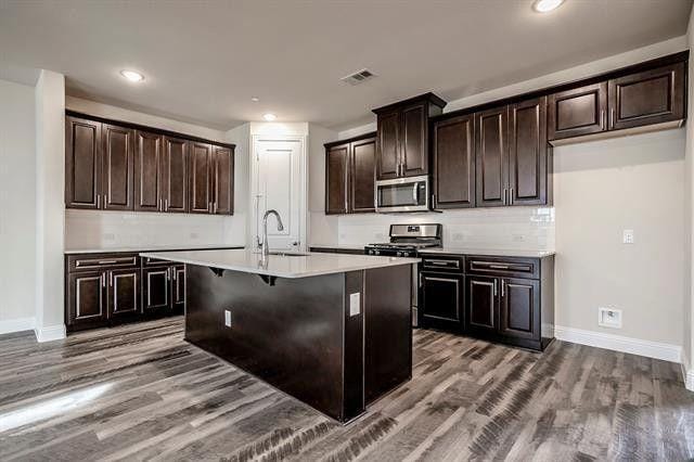 Building Photo - 930 Estelle Dr