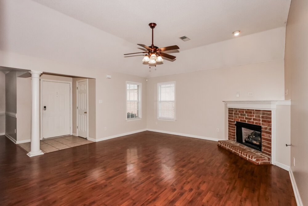 Building Photo - 10255 Green Moss Dr S