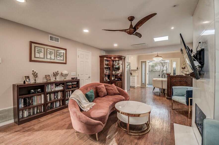 Building Photo - 11 Seamist Ct