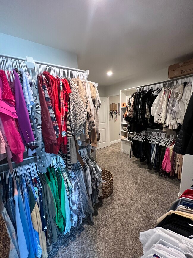 Building Photo - 10301 Valencia Ave