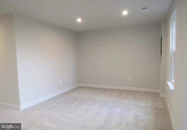 Building Photo - 1744 Scenic Lp