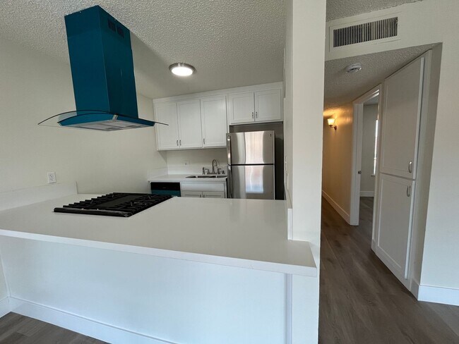 Building Photo - MOVE IN READY! UPSTAIRS UNIT WITH BALCONY!
