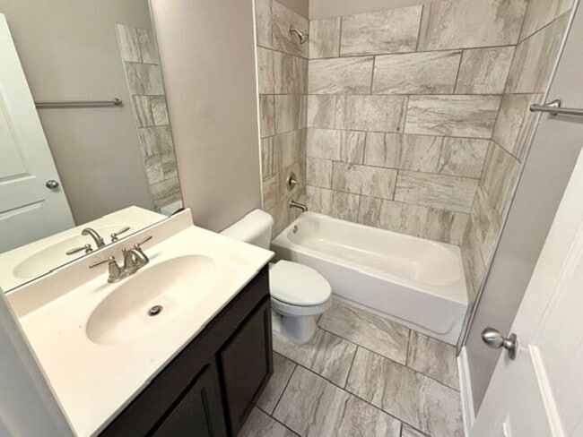 Building Photo - Open House! Now Leasing a 5 Bedroom 3 Bath Home In Olive Branch At Stateline