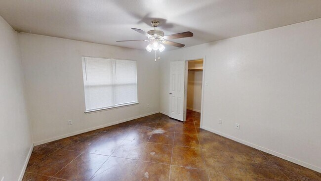 Building Photo - 803 Harley Dr