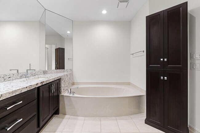 Building Photo - 114 Palm Point Cir