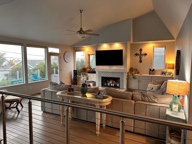 Building Photo - 2560 Juniper Ave