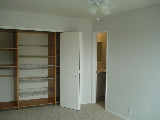Building Photo - OCEAN VIEW 2 BDRM 2 BA CONDO FOR LEASE