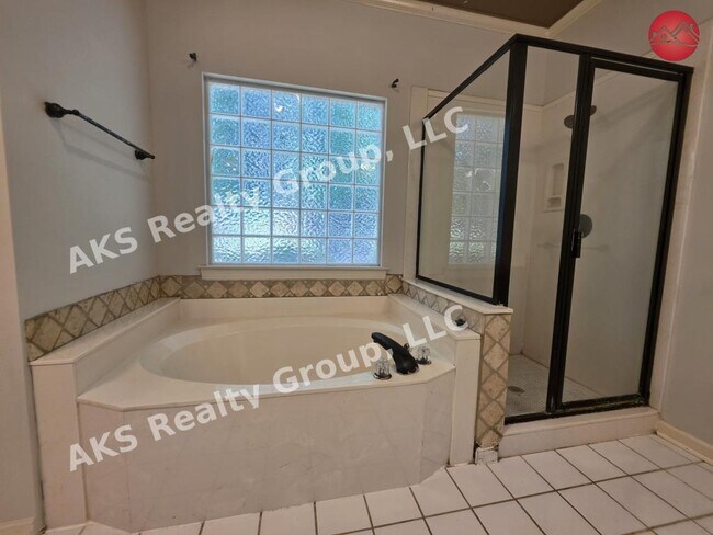 Building Photo - 5004 Melrose Way