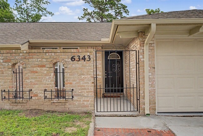 Building Photo - 6343 Maple Hill Dr