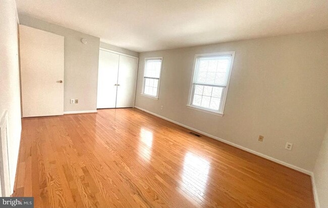 Building Photo - 7353 Crestleigh Cir