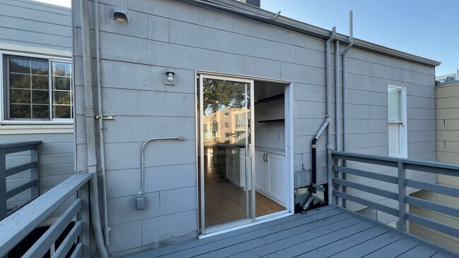 Building Photo - 1420-1424 9th Ave