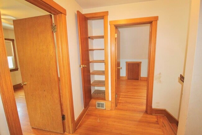 Building Photo - 103 Dinkel Ave