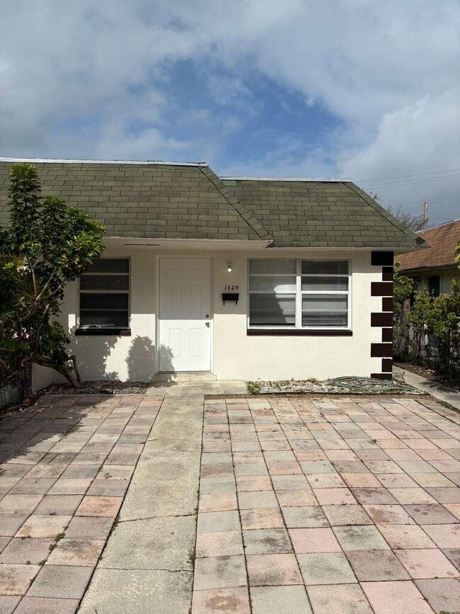 Building Photo - 1329 NW 8th Ave