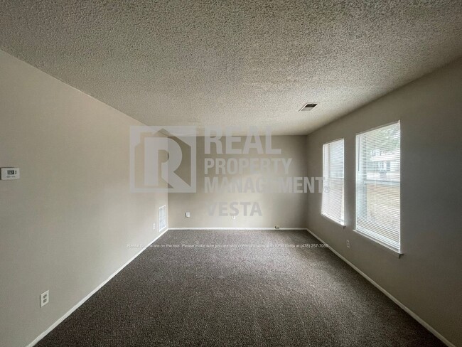 Building Photo - 515 Maplewood Dr