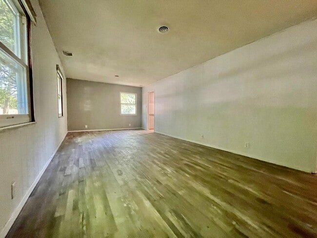 Building Photo - 1701 Ohio St