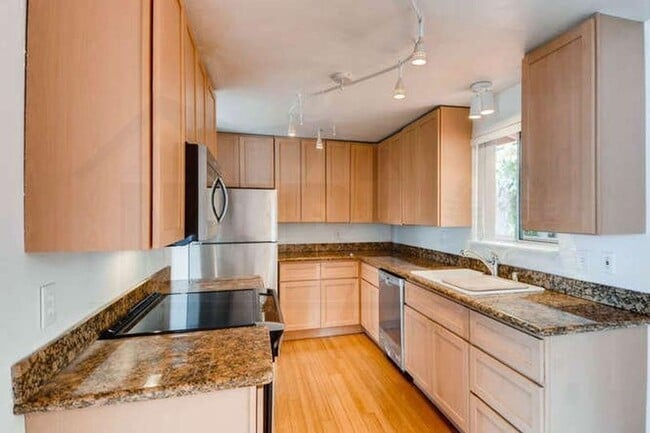 Building Photo - Gorgeous 3 Bedroom Home near Ruston Way!