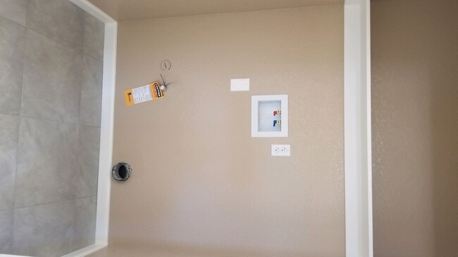 Building Photo - GORGEOUS BRAND NEW 2 BEDROOM 2 BATH QUARTZ...