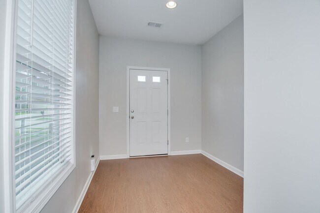Building Photo - 3 Bedroom 2.5 Bath in Grovetown!