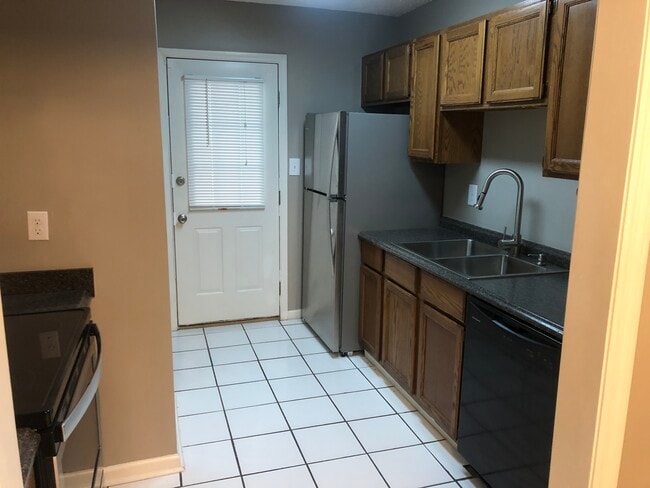 Building Photo - 4067 Coopers Hill Dr SE