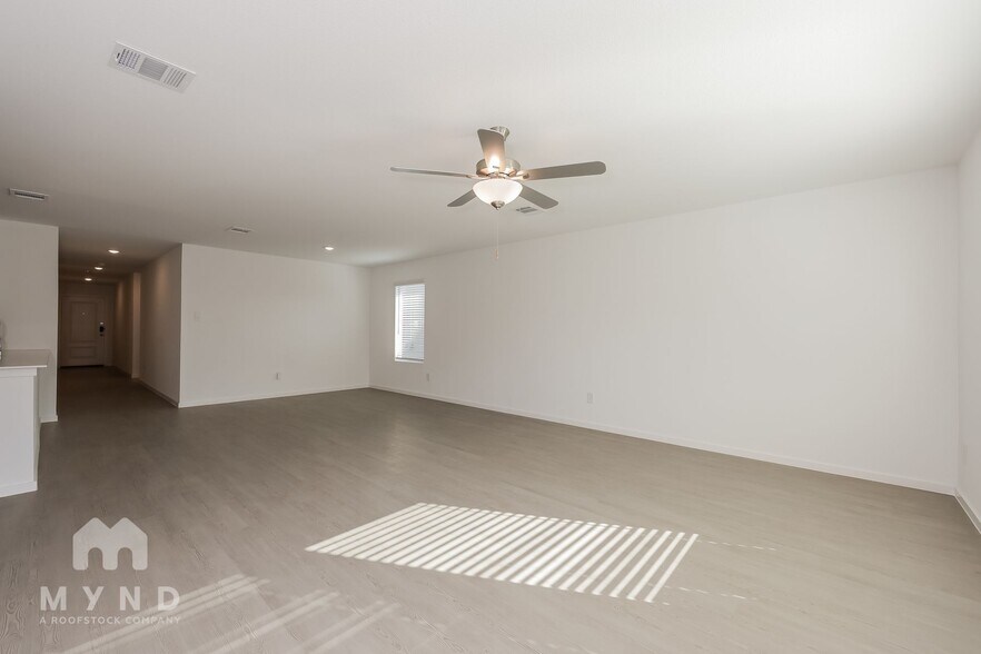 Building Photo - 2724 River Knl Ln