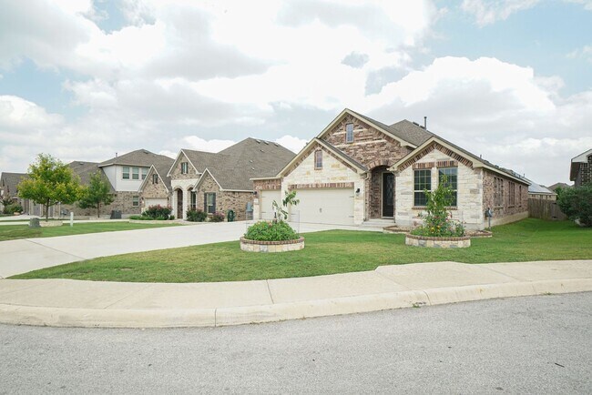 Building Photo - Move In Ready Mint Condition In Boerne