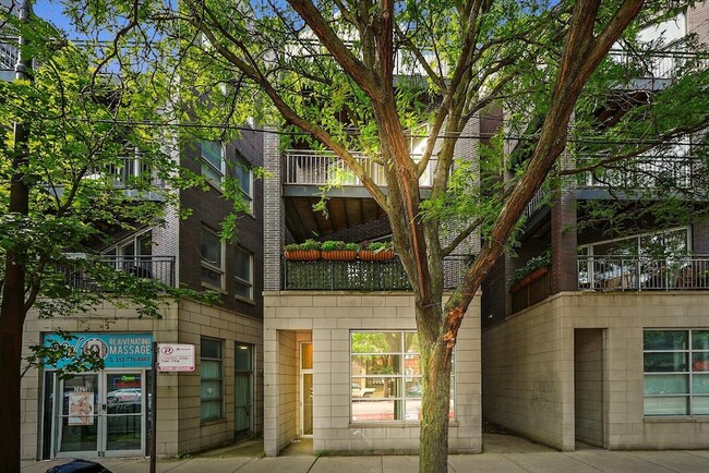 Primary Photo - 2629 W Chicago Ave