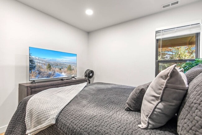 Building Photo - 2 BD & 2 BA | FURNISHED | TV and Internet Included | Pet Considered- Fees apply