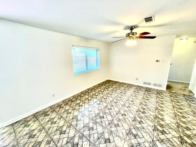 Building Photo - 201 E Fuller Dr
