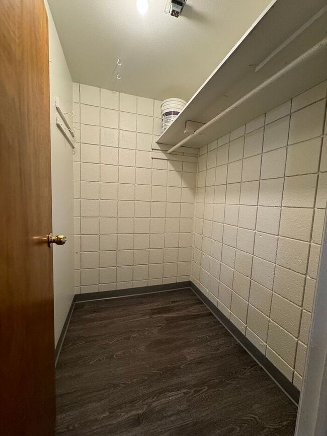 Primary Photo - One-bedroom Apartment Near City Park! UTILITIES INCLUDED IN RENT!