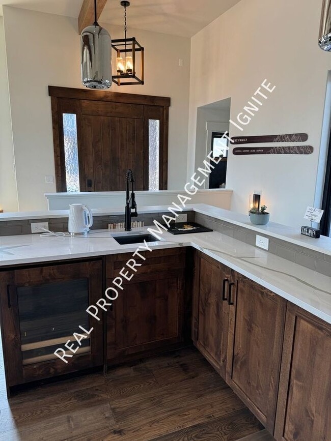 Building Photo - 61145 SW Beverly Wy