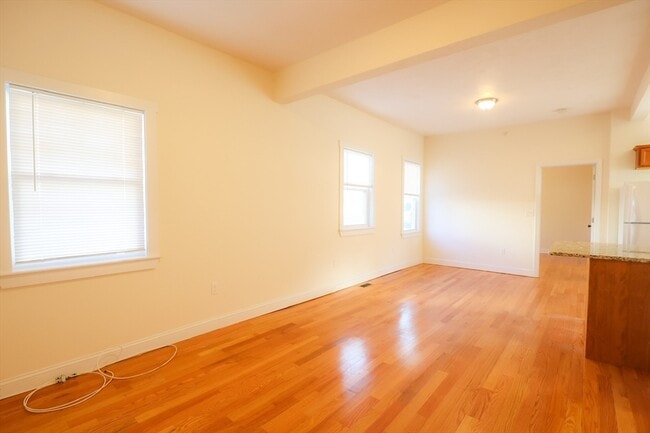 Building Photo - 29-33-33 Highland Ave