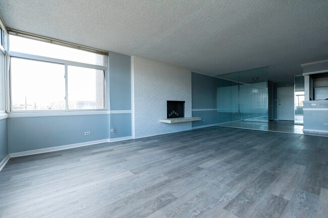 Building Photo - 1313 N Williams St