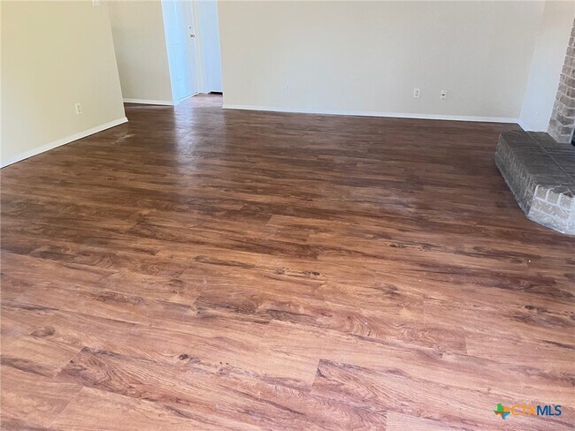 Building Photo - 2301 Timberline Dr