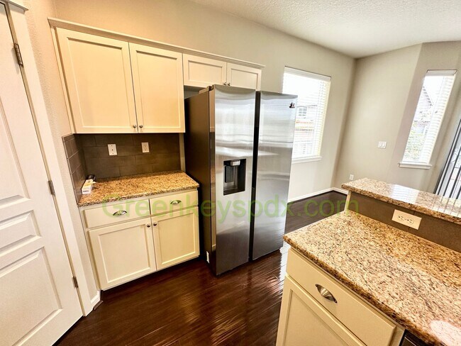 Building Photo - Gorgeous 3-Bedroom 2.5-Bathroom House with...