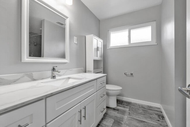 Building Photo - 248 Encina Ave