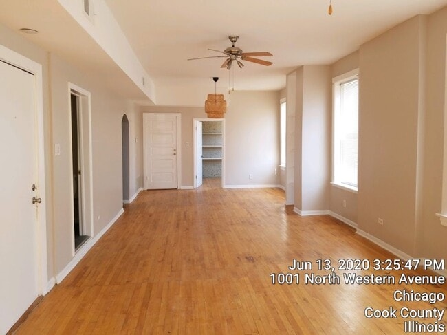Building Photo - 2350 W Augusta Blvd