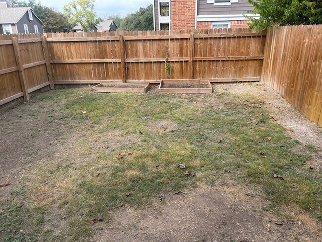 Building Photo - 7811 Kingsbury Wood