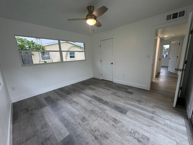 Building Photo - 116 Myakka Dr