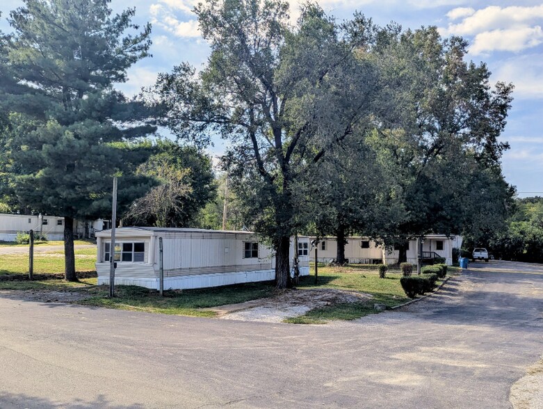 Building Photo - 301 N Main St