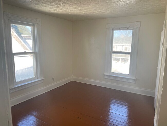 Building Photo - 132 Pleasant Ave