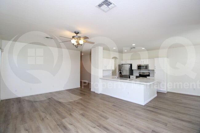Building Photo - 3250 E Hampton Ln
