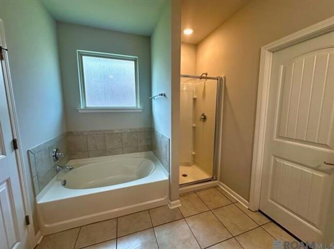 Building Photo - 39356 Legacy Lake Dr