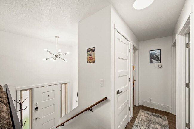 Building Photo - 581 E 10600 S