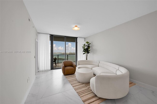 Building Photo - 700 NE 24th St