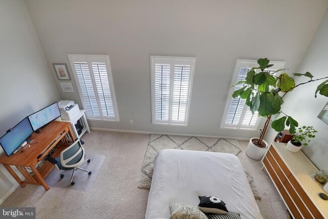 Building Photo - 4655 Lambert Dr